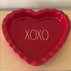 Rae Dunn XOXO pie plate 🌺HP🌺